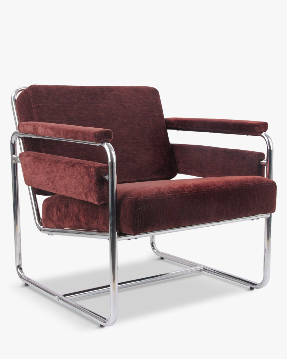 Fauteuil Kyle - NV GALLERY - velours bordeaux ligné et métal chromé - vue de trois-quarts