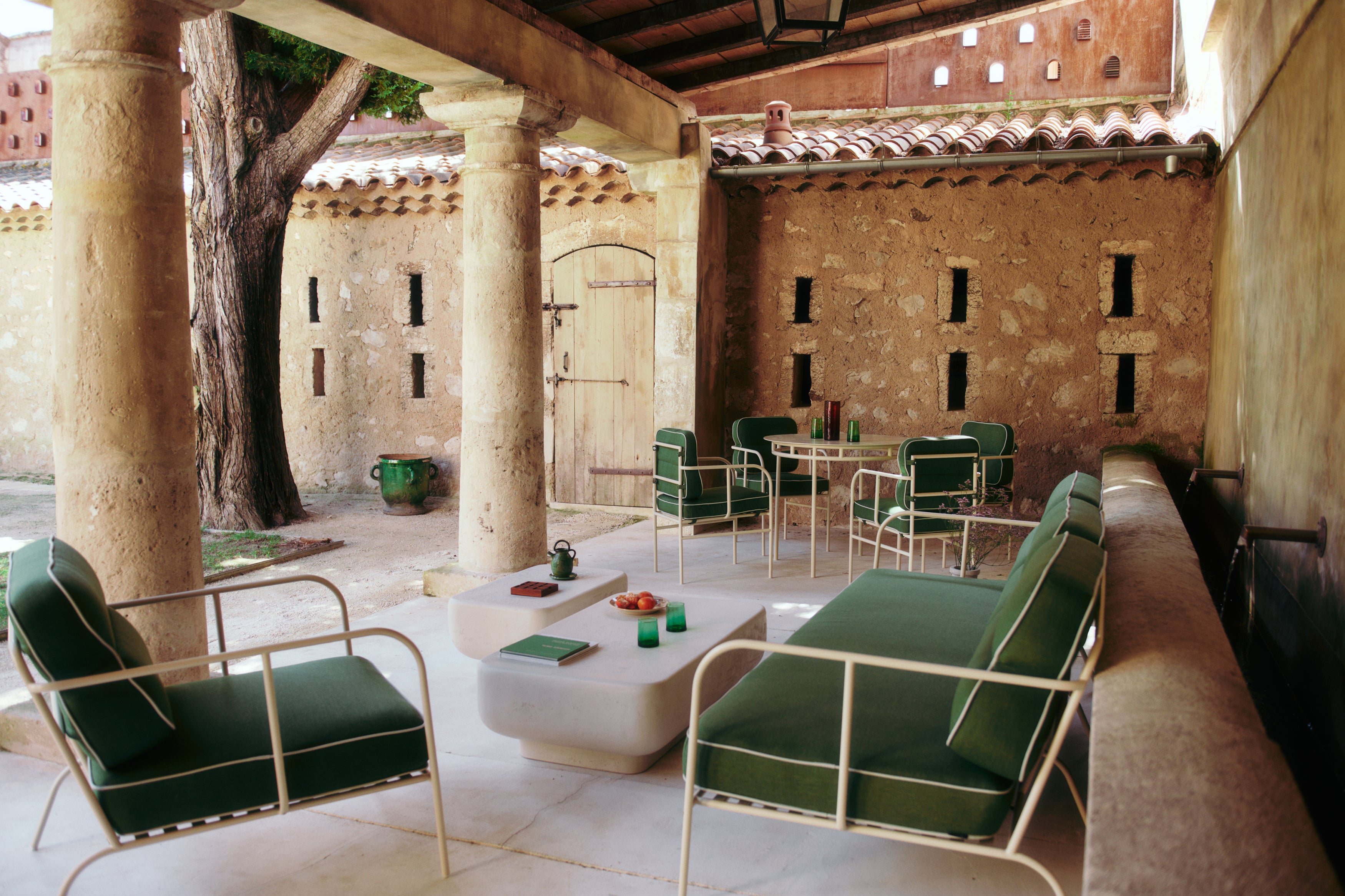 Bundle salon de jardin Maddalena canapé 3 places et fauteuil métal beige, coussins verts - NV GALLERY