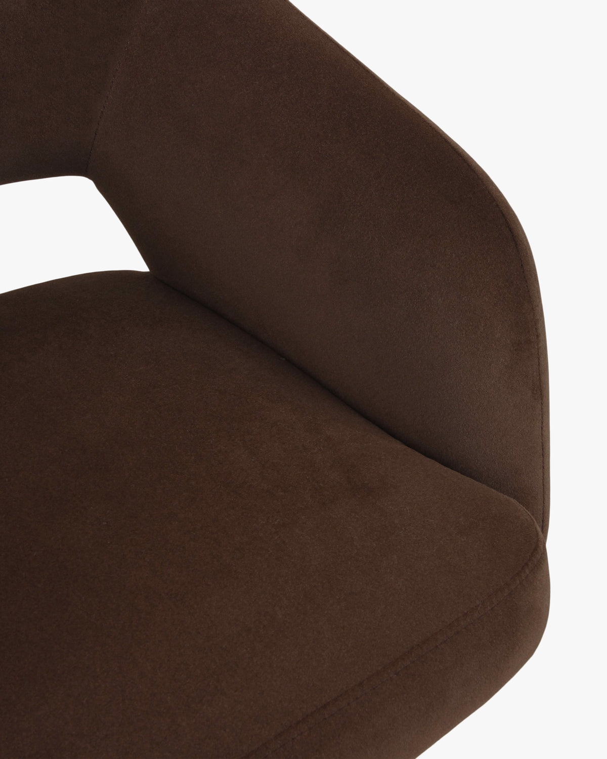Chaise de bureau Mailen - velours marron intense - assise et accoudoir en détail