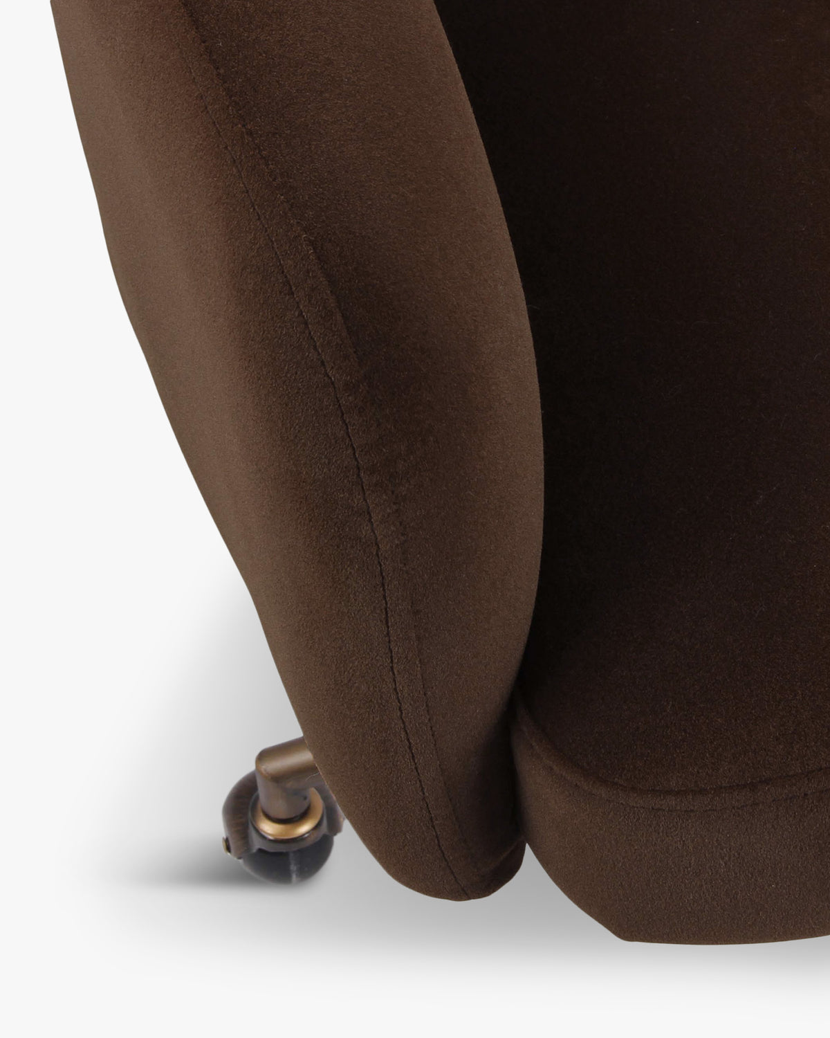 Chaise de bureau Mailen - velours marron intense - roulette en gros plan