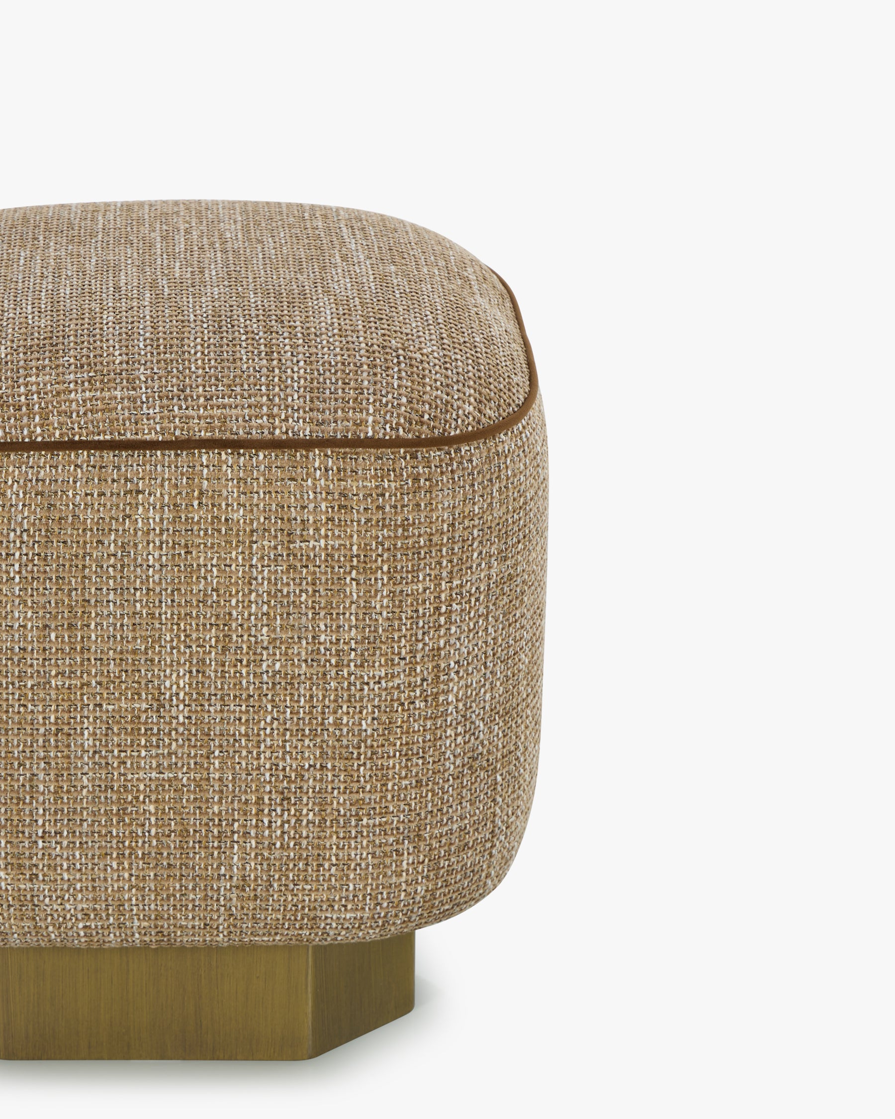 Pouf Alyss - tweed taupe sésame et bois bronze brossé - vue de dessus inclinée