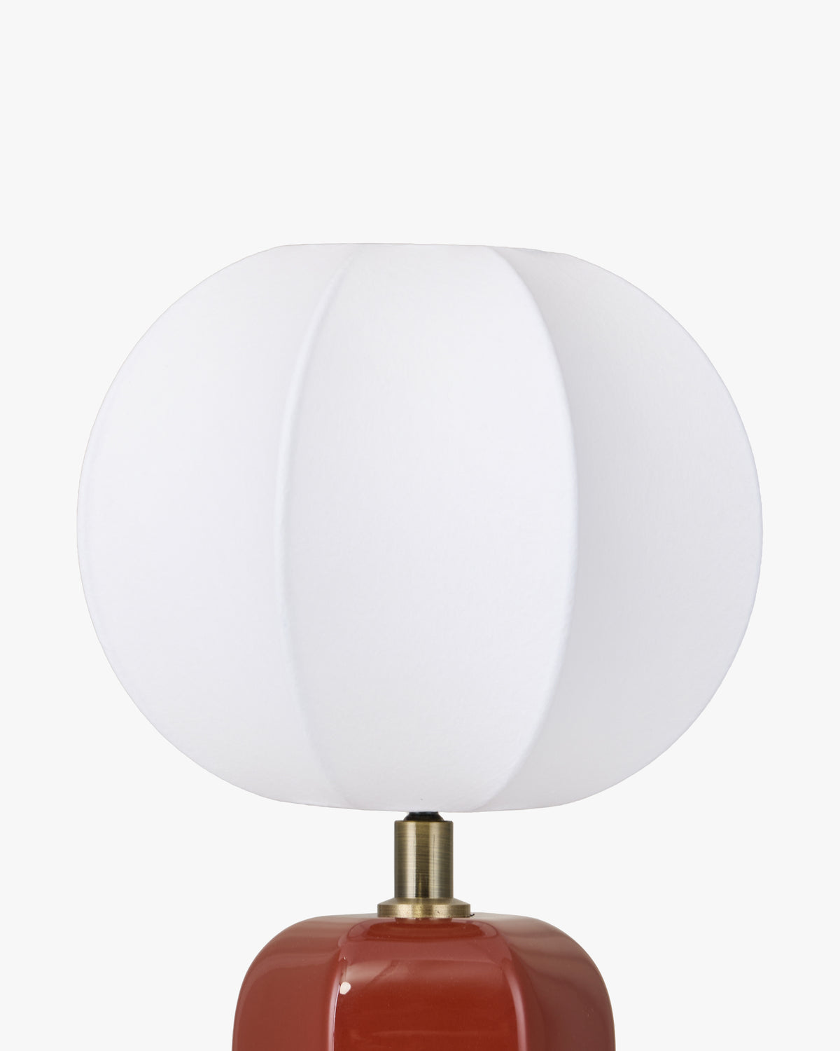 lampe de table Agatha - abat-jour ballon et douille laiton antique - détail sommet