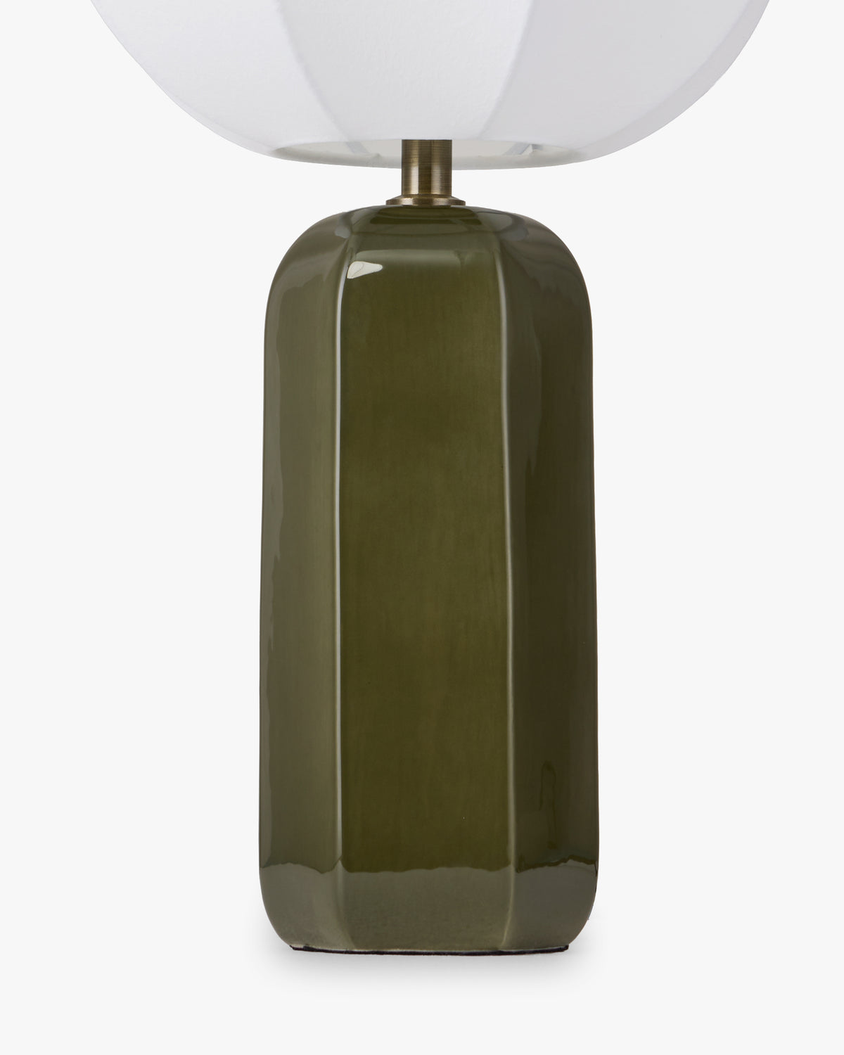 lampe de table Agathe - socle facetté en céramique émaillée vert mousse - détail