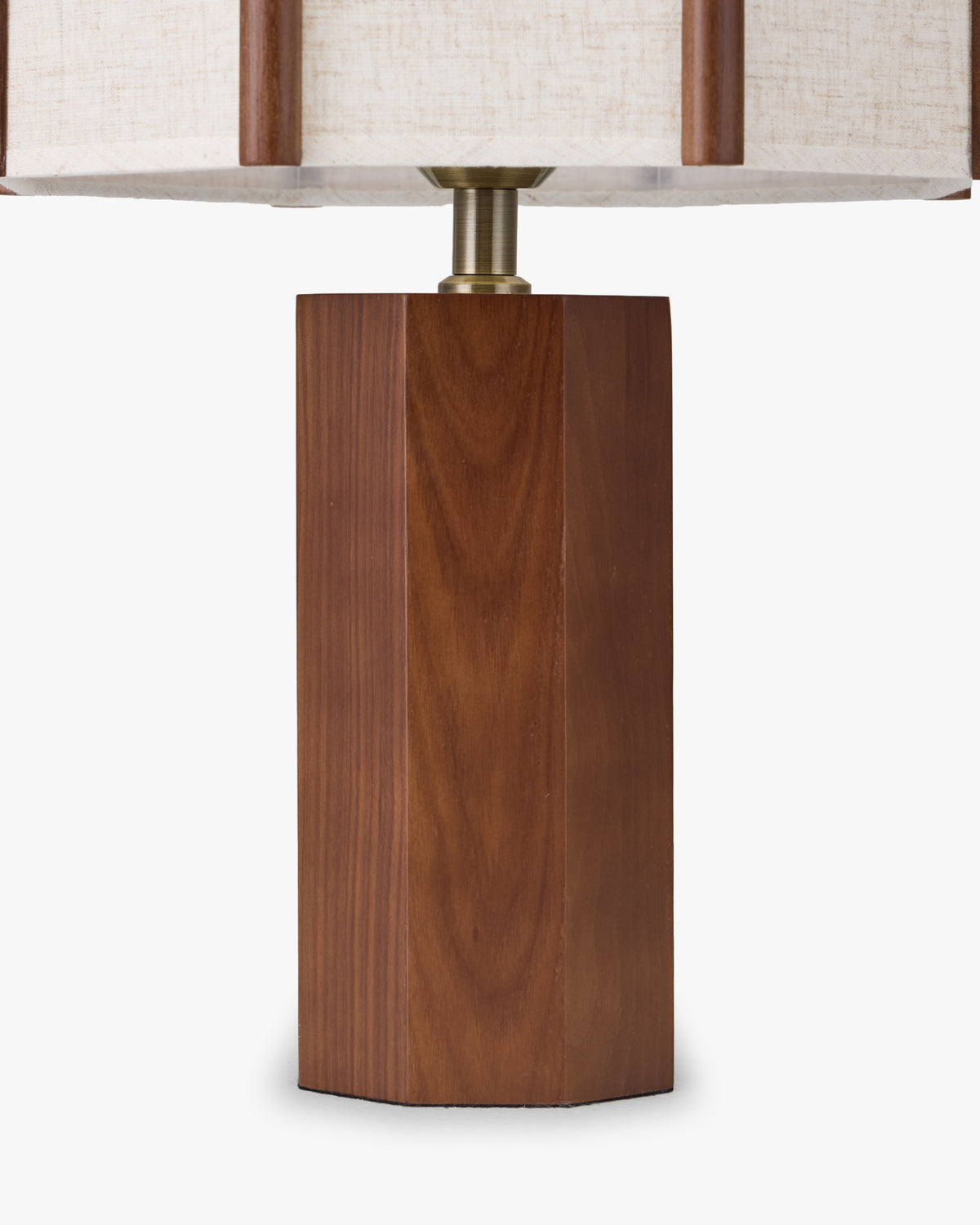 lampe de table Noya - socle octogonal en frêne massif teinté noyer - détail